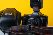 Load image into Gallery viewer, Canon EOS 650 35mm Film Camera Set
