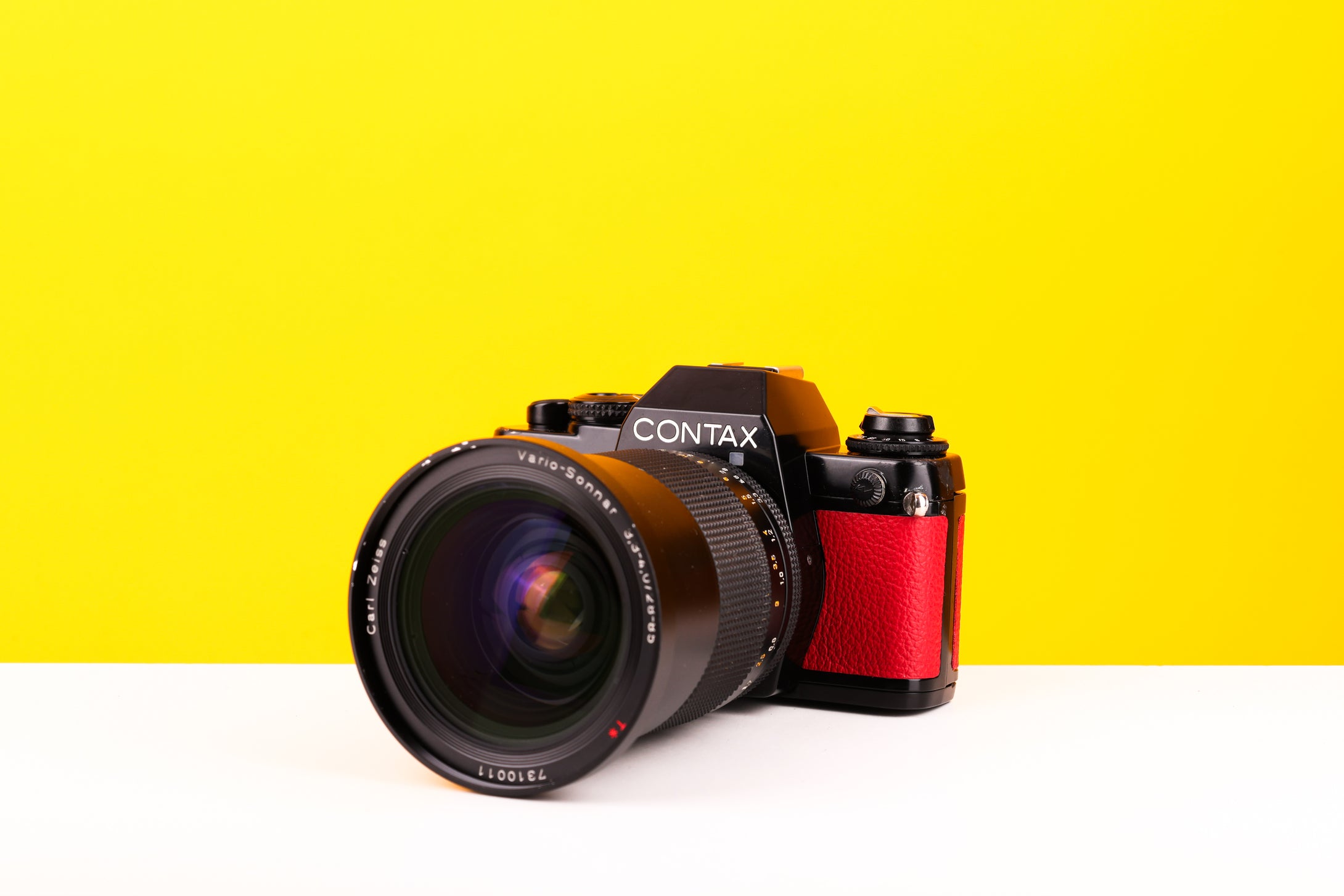 Contax 139 Quartz 35mm SLR Film Camera with Carl Zeiss Vario-Sonnar 28-85mm f3.3-4 Zoom Lens in Red