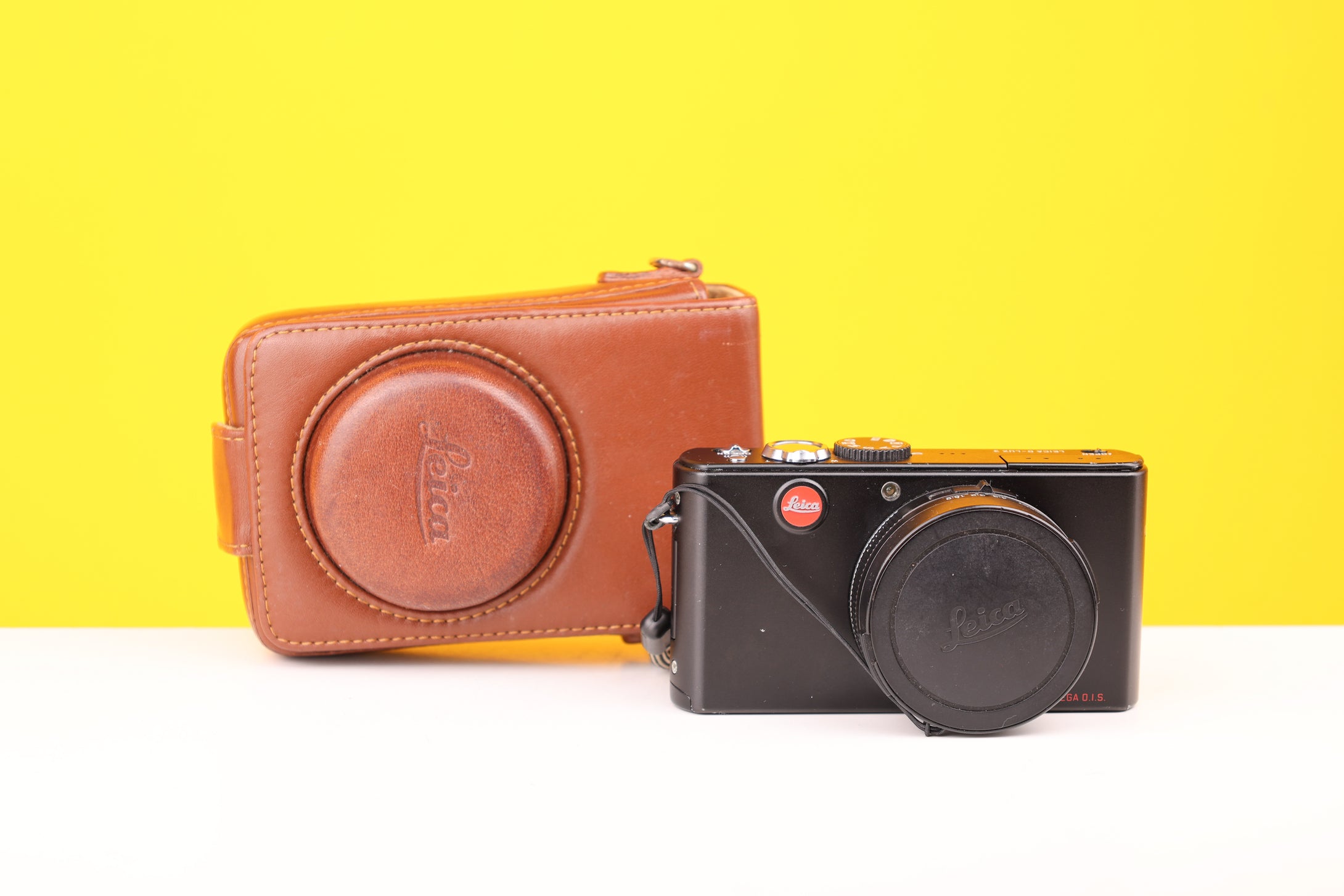 Leica D-LUX 3 Digital Camera with Leather Case