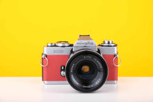 Load image into Gallery viewer, Minotla XD 35mm SLR Film Camera with Auto Tamron 35mm f2.8 Lens in Red
