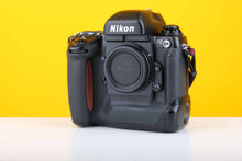 Load image into Gallery viewer, Nikon F5 35mm SLR Film Camera Body Only
