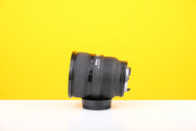 Load image into Gallery viewer, Nikon Nikkor AF 20-35mm f2.8D Zoom Lens with Box and Case
