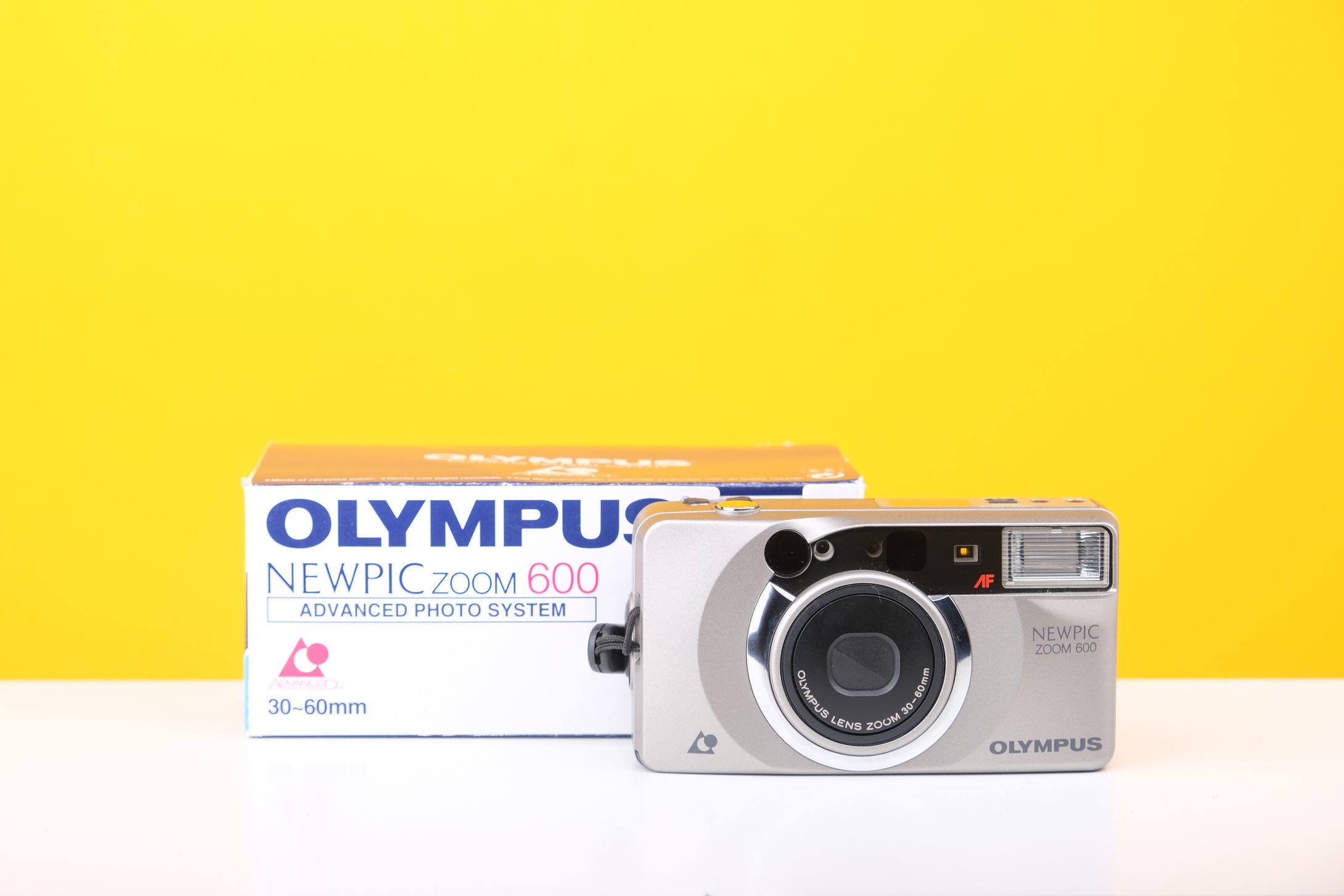 Olympus New Pic Zoom 600 APS Point and Shoot Film Camera Boxed