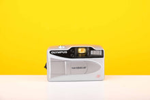 Load image into Gallery viewer, Olympus Trip XB40 af 35mm Point and Shoot Film Camera
