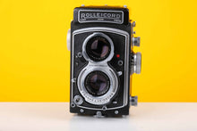 Load image into Gallery viewer, Rolleicord Va Model 2 120 Medium Format Film Camera
