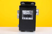 Load image into Gallery viewer, Rolleicord Va Model 2 120 Medium Format Film Camera
