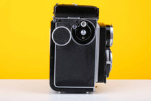 Load image into Gallery viewer, Rolleicord Va Model 2 120 Medium Format Film Camera
