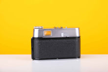 Load image into Gallery viewer, Voigtlander Vitoret 35mm Viewfinder Film Camera with Brown Leather Case
