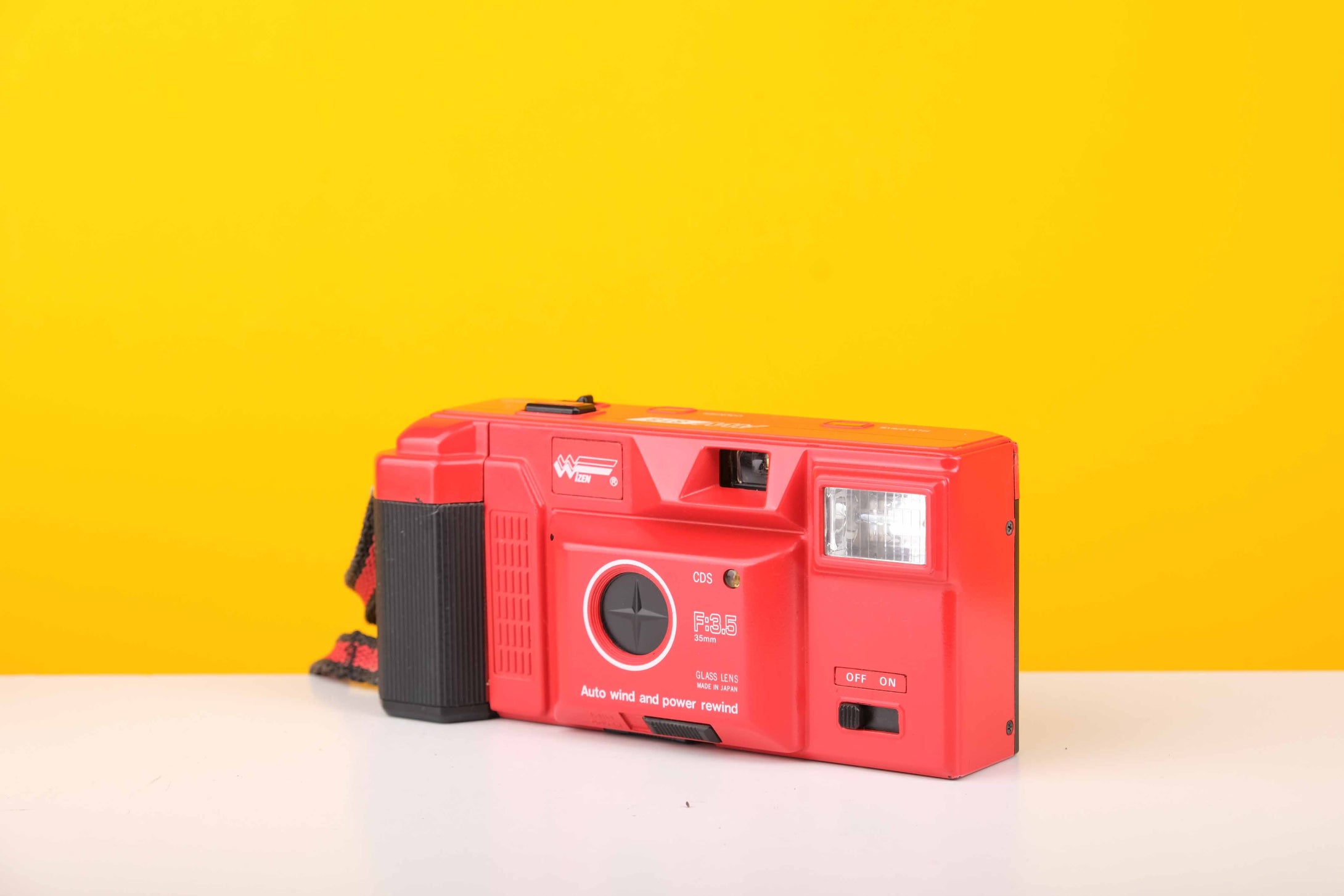 Wizen AW 818 35mm Point and Shoot Film Camera in Red