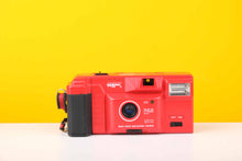 Load image into Gallery viewer, Wizen AW 818 35mm Point and Shoot Film Camera in Red
