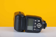 Load image into Gallery viewer, Yongnuo YN560-III Speedlite Flash
