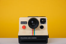 Load image into Gallery viewer, Polaroid 1000SE Polaroid Camera Boxed
