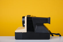 Load image into Gallery viewer, Polaroid 1000SE Polaroid Camera Boxed
