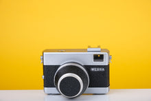 Load image into Gallery viewer, Carl Zeiss Werra I 35mm Scale Focus Camera
