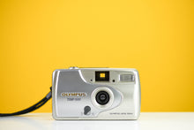 Load image into Gallery viewer, Olympus Trip 500 35mm Film Camera with Case
